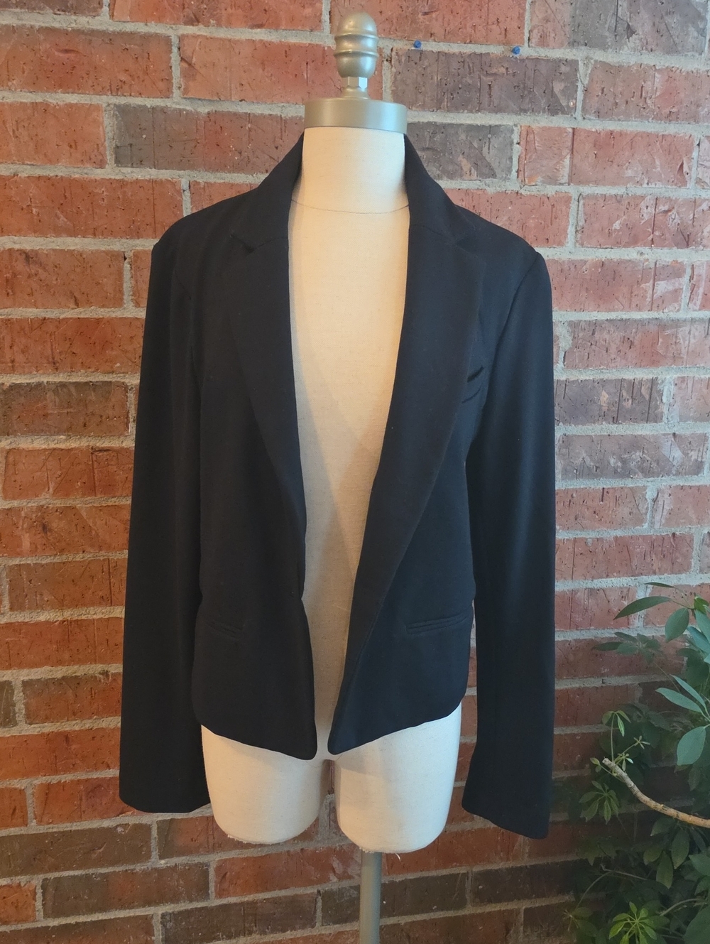 The Gap Women's Black Single Button Cropped Blazer Size Medium EUC
